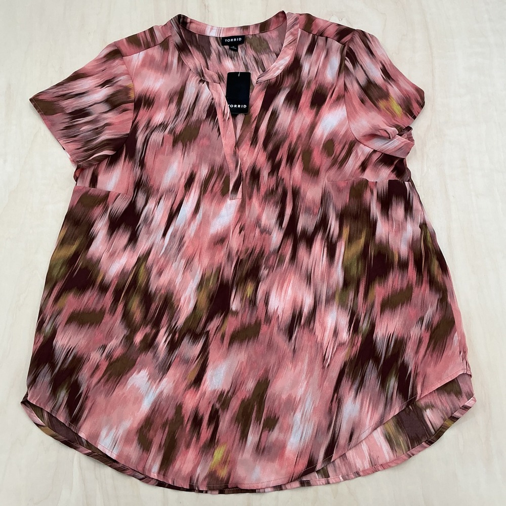 Torrid Blouse Womens 0 L 12 Pink Abstract Georgette Split Neck Modern Artistic